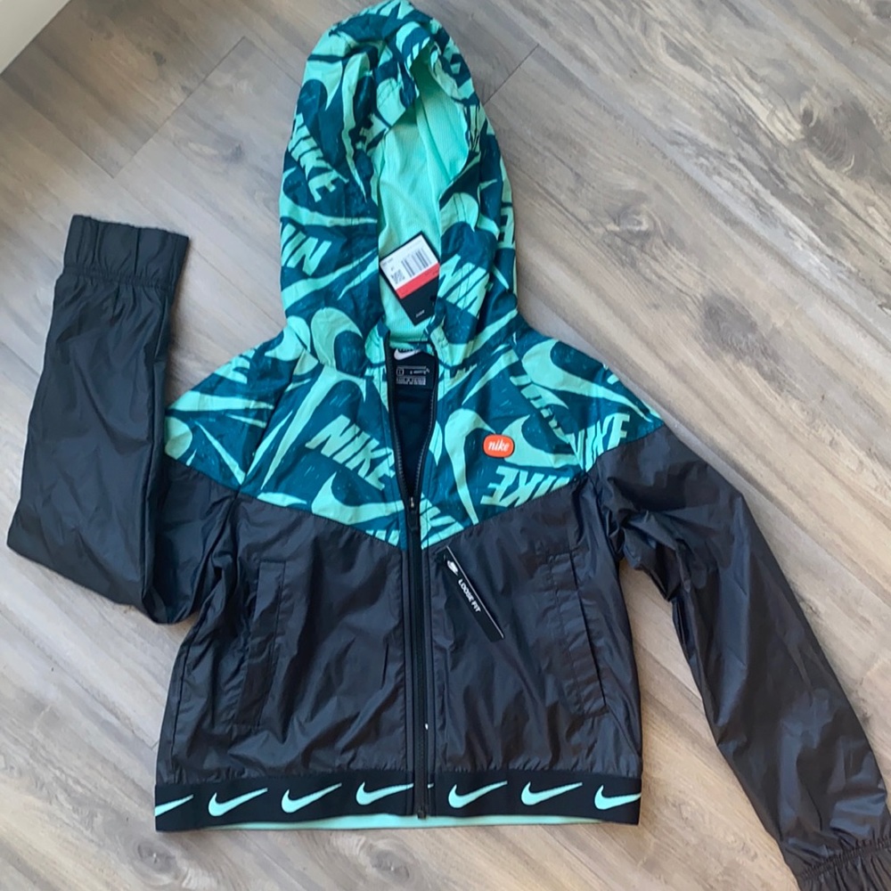 NWT Nike girls windbreaker